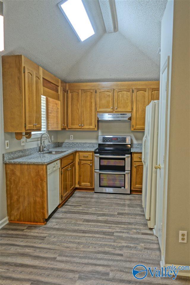 Photo - 212 Turnbrook Dr SW