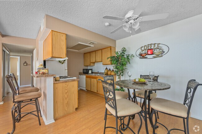 2BR, 2BA - 964SF - Dining Room