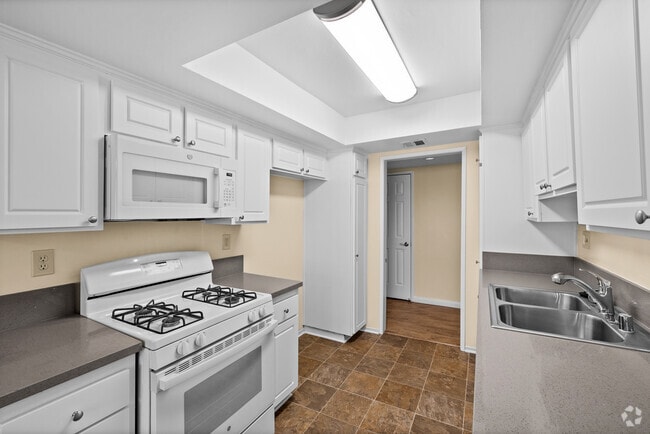 3BR, 2BA - 1,200SF - Kitchen