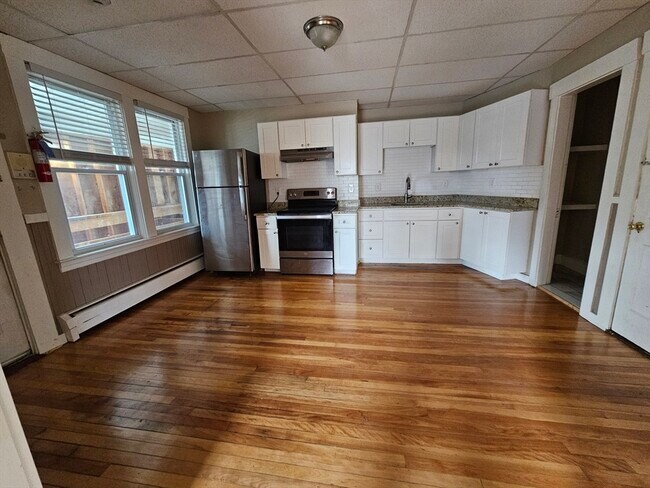 Photo - 333 Oak Hill Rd Unit 2R