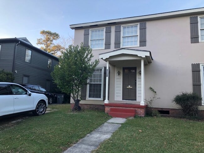 Building Photo - Great location in Garden District seconds from Downtown and LSU.