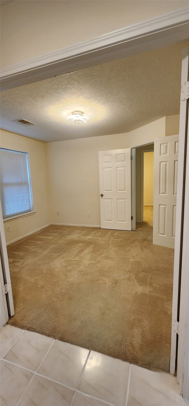 Photo - 16807 Sussex Dr