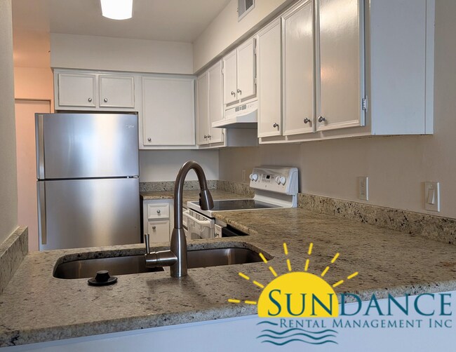 WATERFRONT UNIT WITH FULL VIEWS OF THE SOU... Condo Condo for Rent in