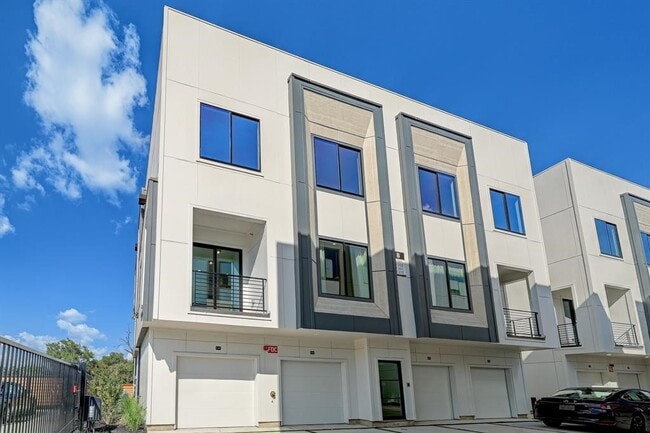 Building Photo - 4722 Old Spanish Trl Unit B201