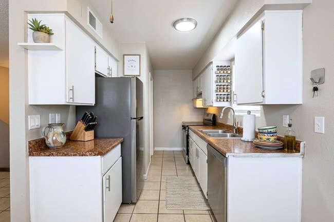 Photo - 719 W 1st Ave Unit Apt 103