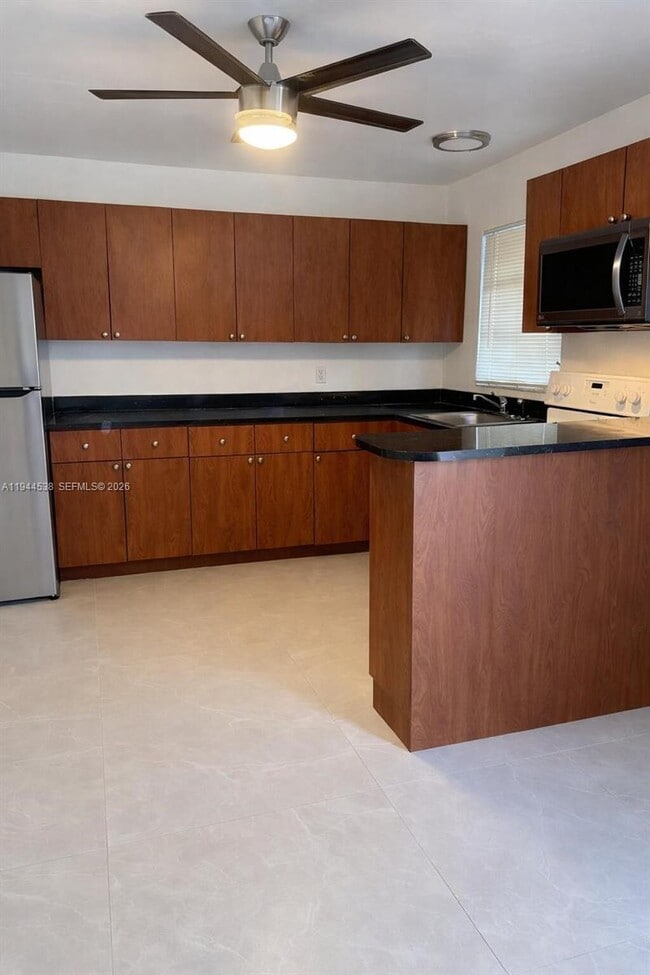 Photo - 214 NW 8th Ave Unit 0