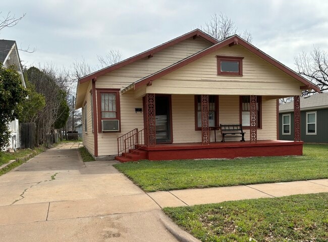 Photo - 1303 Taylor St