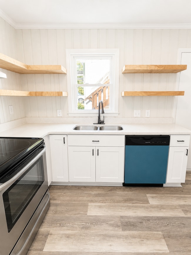 Photo - 1329 Marne St