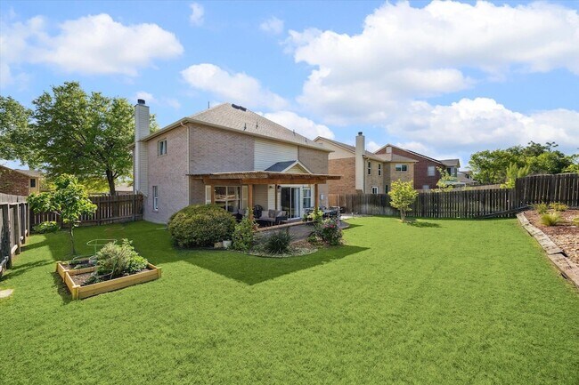 Photo - 1116 Collinwood W Dr