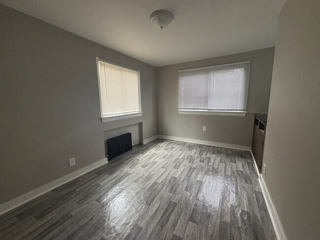 Photo - 560 Wylie Ave