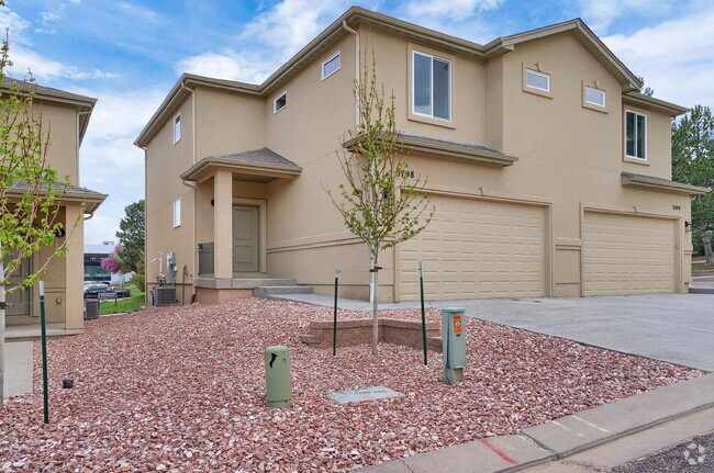 Building Photo - Spacious and Elegant 3-Bedroom Condo with ...