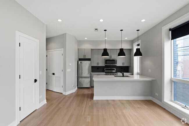 Building Photo - 1050 W Cornelia Ave Unit #  0403 Rental