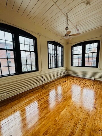 Photo - 595 Mineral Spring Ave Unidad 4