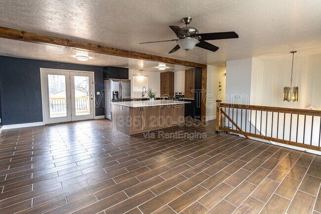 Photo - 1312 Roger Cir