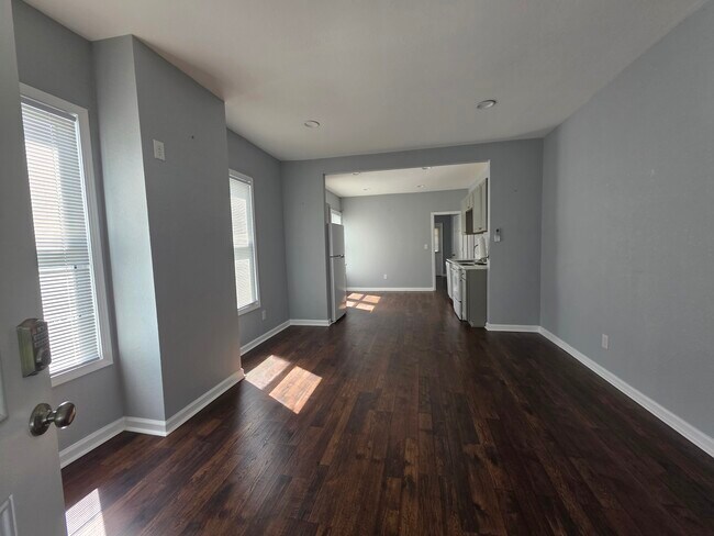 Photo - 703 1st St Unidad B