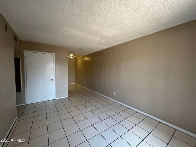 Photo - 26 W 6th Pl Apartment Unit 3