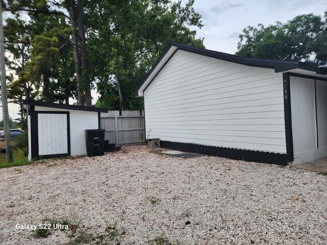 Photo - 6239 Carver Rd