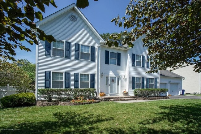Charming Colonial on Quiet Cul-de-Sac - Charming Colonial on Quiet Cul-de-Sac Casa