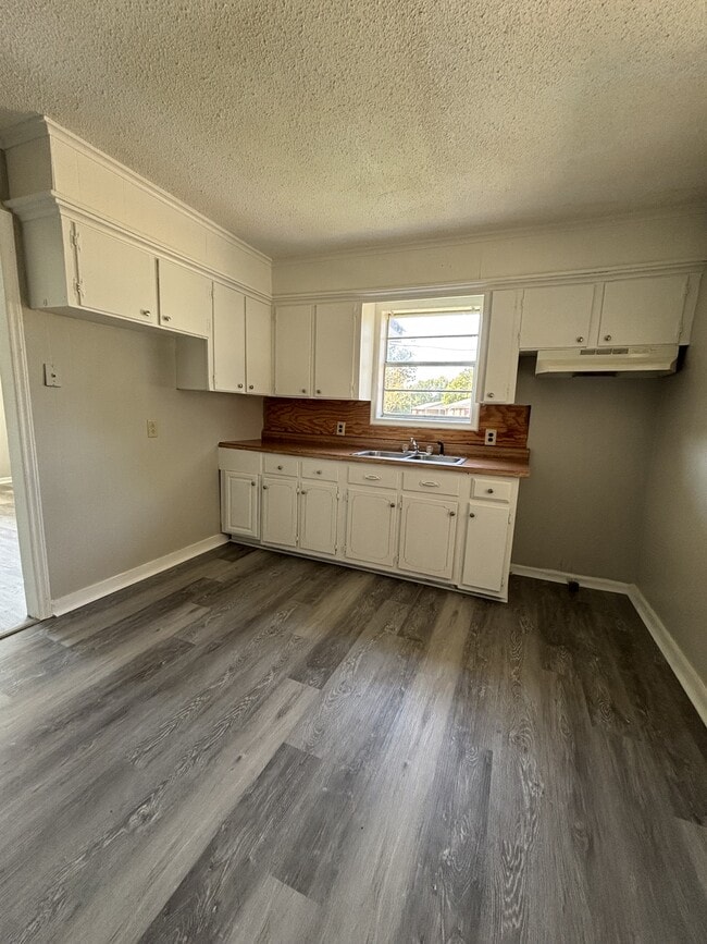 Photo - 126 Jelk St