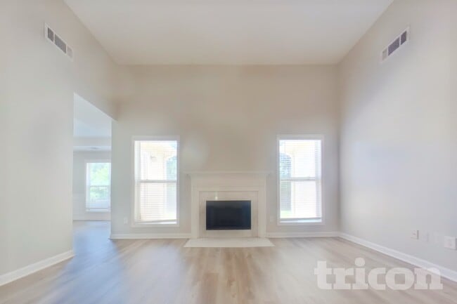Photo - 104 Logan Creek Ct