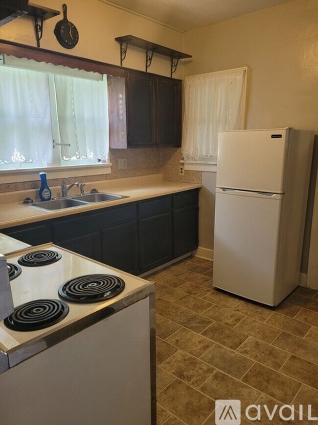 Photo - 2 Bd 1 Ba House in Beatrice Available in J...