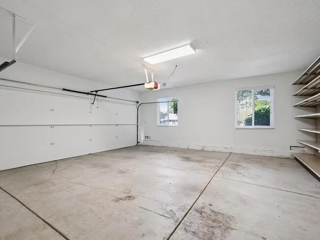 Photo - 935 Circle Dr