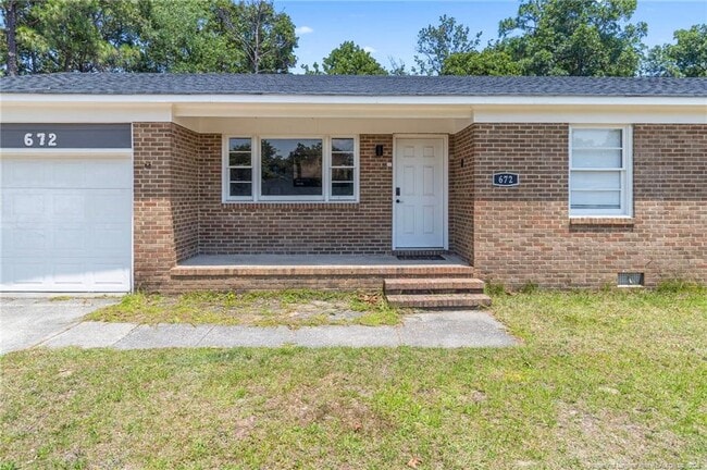 Photo - 672 Walker St
