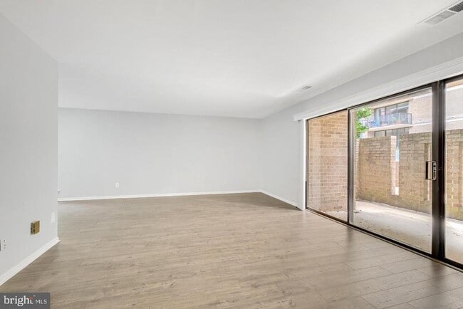 114 Monroe St Unit 102
