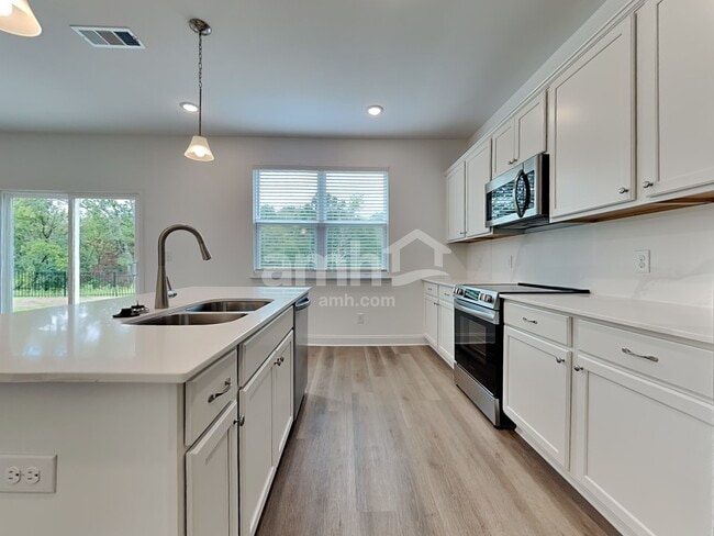 Photo - 304 Sharpe Ct