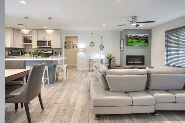 Photo - 7615 E 3rd St