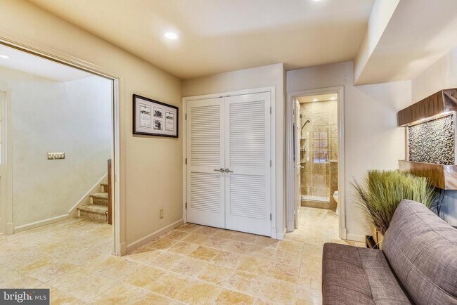 Photo - 317 S Union St