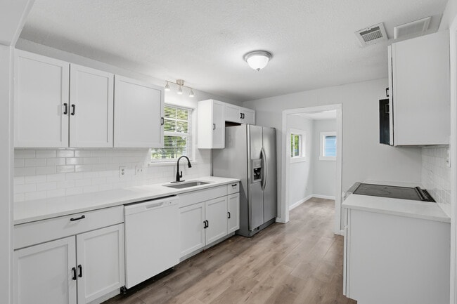 Photo - 505 E Heron St