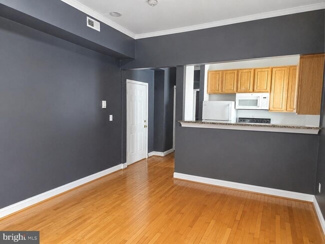 Building Photo - 4202 Grant St NE Unit 302