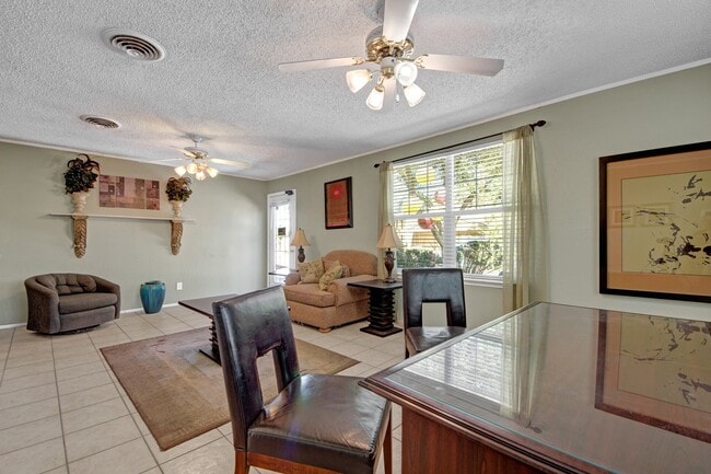 Photo - Avalon Springs