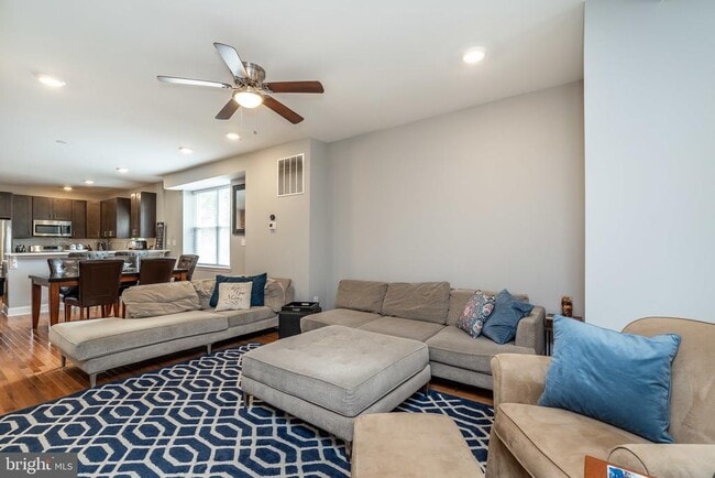 Building Photo - 365 Bonsal St