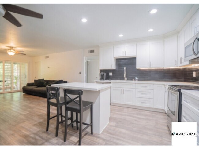 Photo - Arcadia 2BR/1BA Corner Condo ; Heated Pool &amp; Spa ; 8 Min to Old Town