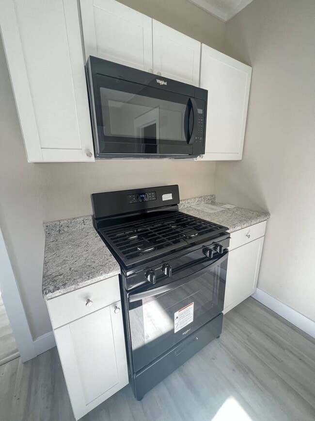 Photo - 3 Bed 1 Bath Springfield, MO