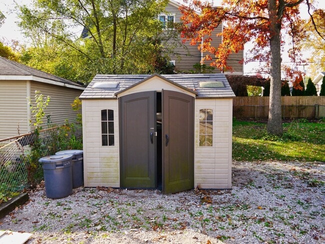 Photo - 1337 Ogden Ave