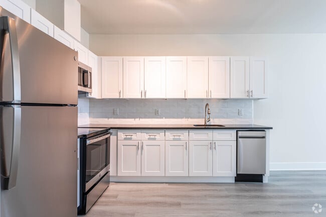 1BR, 1BA w/Den - 713SF -Kitchen