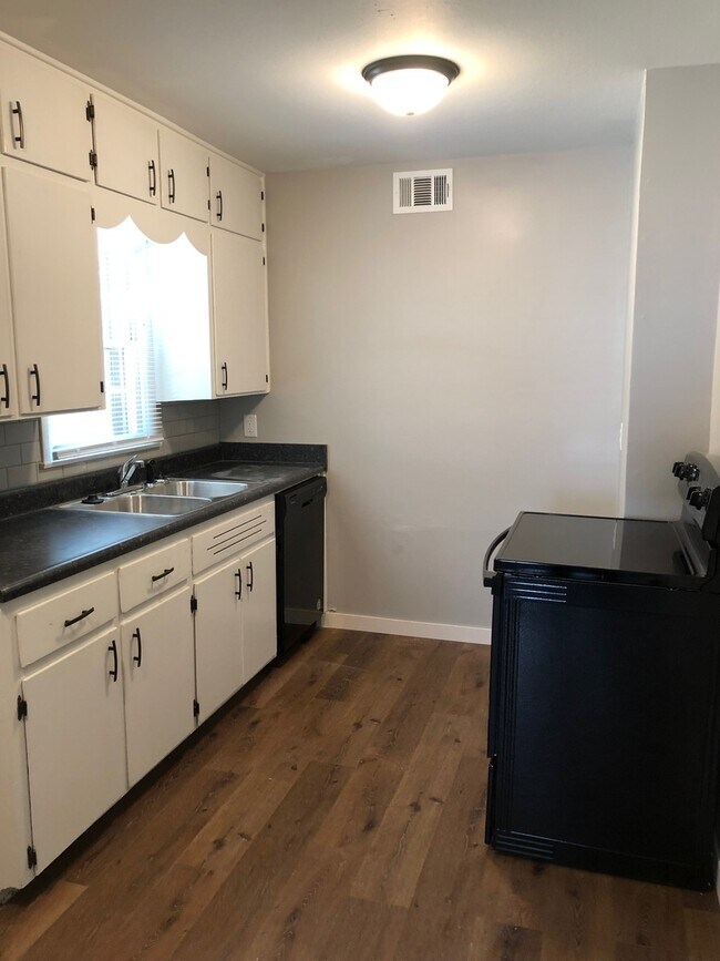 Photo - 3 Bedroom Home