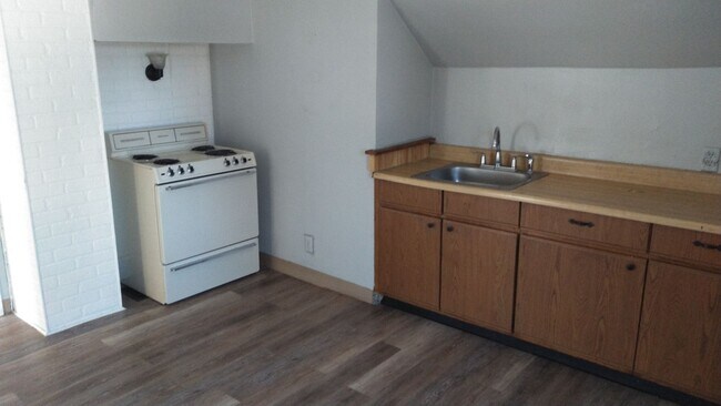 1204 Shawano Ave Unit Upper
