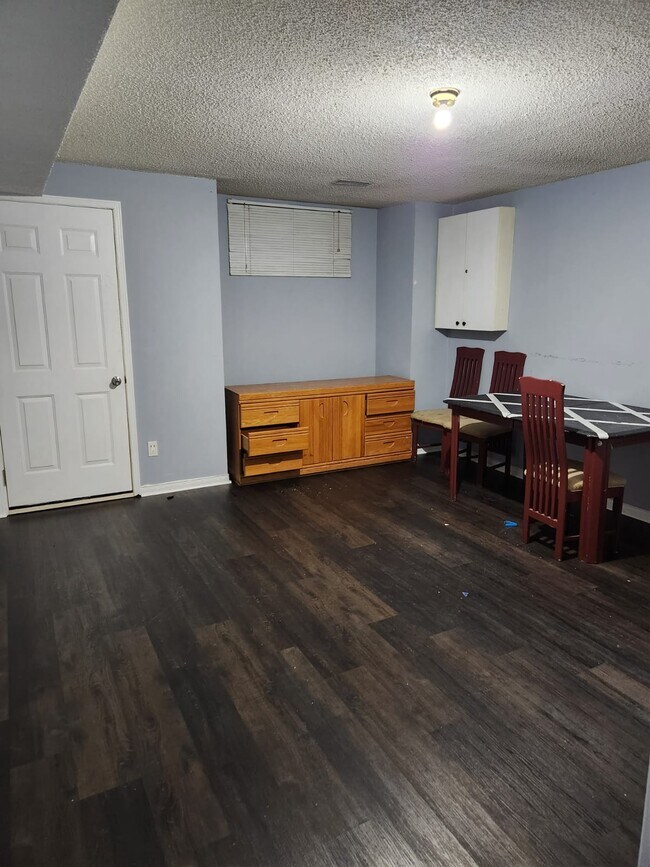 Photo - 7 Mulock Av Unité Basement Apartment