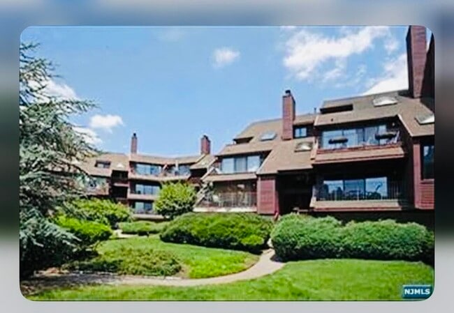 Building Photo - 8C Cove Ln