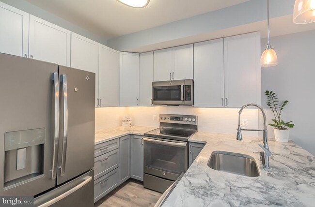 Photo - 1340 Nicholson St NW Unit 5