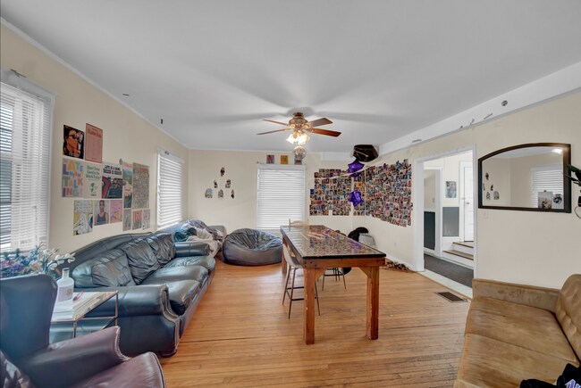 807 Foster St Unidad House