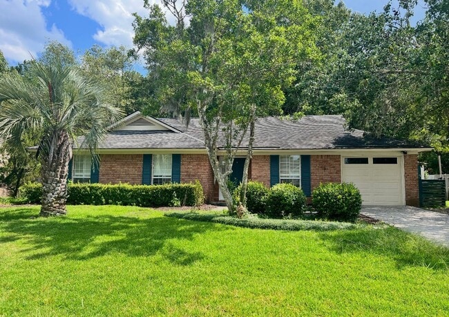 Building Photo - 3 bed 2 Bath Richmond Hill