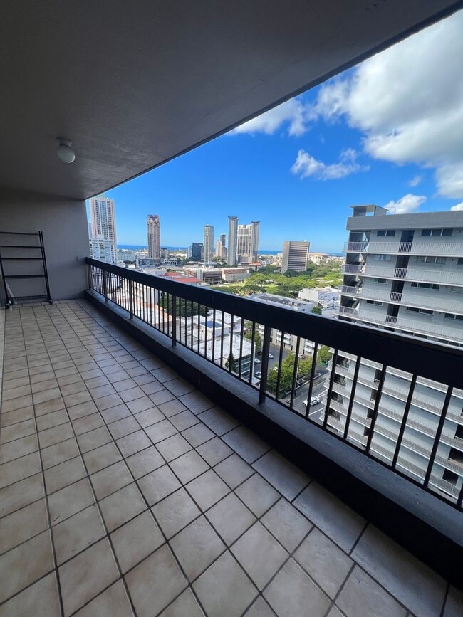 Building Photo - A/C. Ocean/City view. Covered Lanai. Swimm... Rental