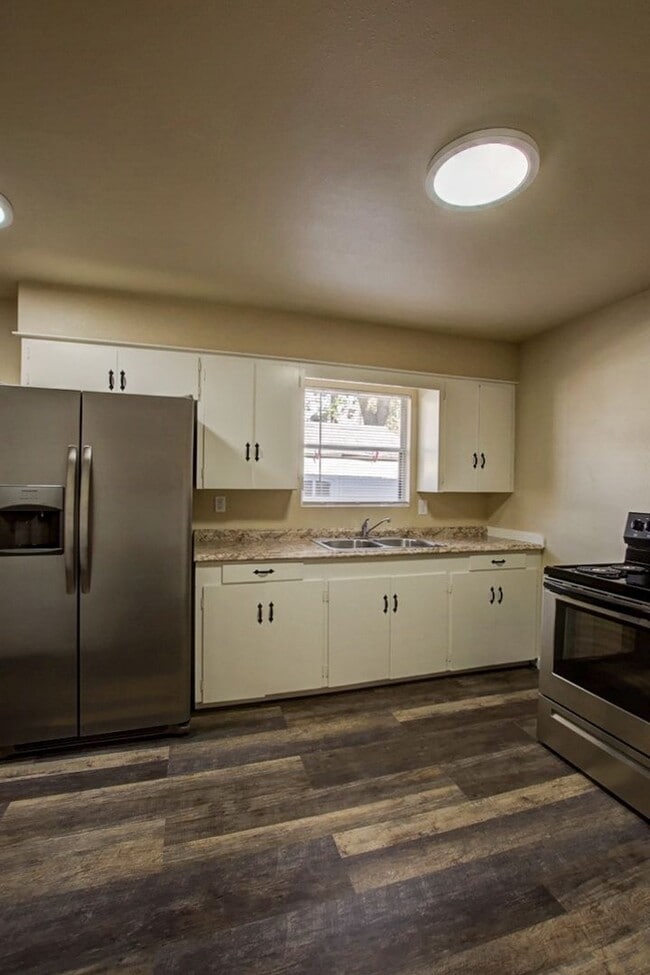 Photo - 2/1 in a great location.