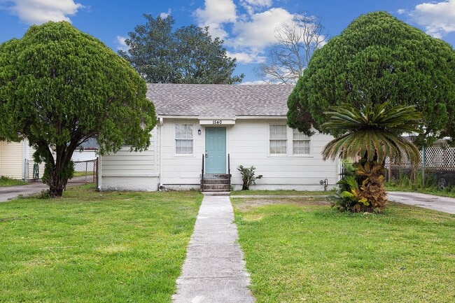 Building Photo - Cozy 3-Bedroom Home in Algiers – Comfort &...