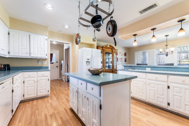 Photo - 607 N Duncanville Rd